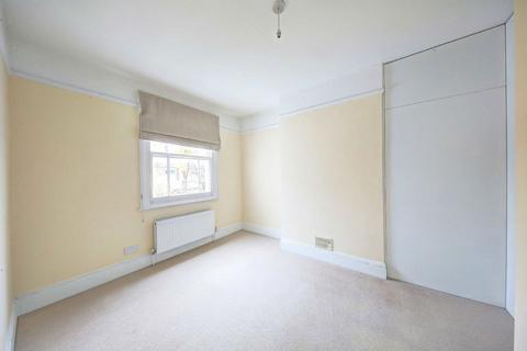 2 bedroom flat to rent, Elmers Drive, Teddington TW11