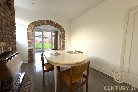 3 bedroom detached house to rent, Cuddington Avenue, WORCESTER PARK KT4