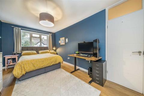 214c Algernon Road, London, SE13 7AN