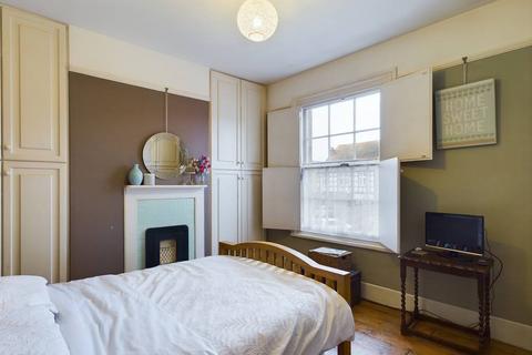 13 Coten End, Warwick, CV34 4NT