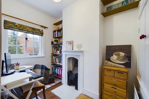 13 Coten End, Warwick, CV34 4NT