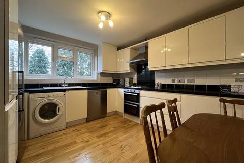 2 bedroom flat to rent, Brick Farm Close, Kew TW9