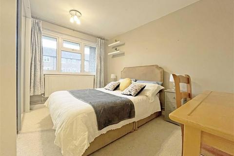 2 bedroom flat to rent, Brick Farm Close, Kew TW9