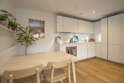 2 bedroom flat for sale, Eythorne Road, London SW9