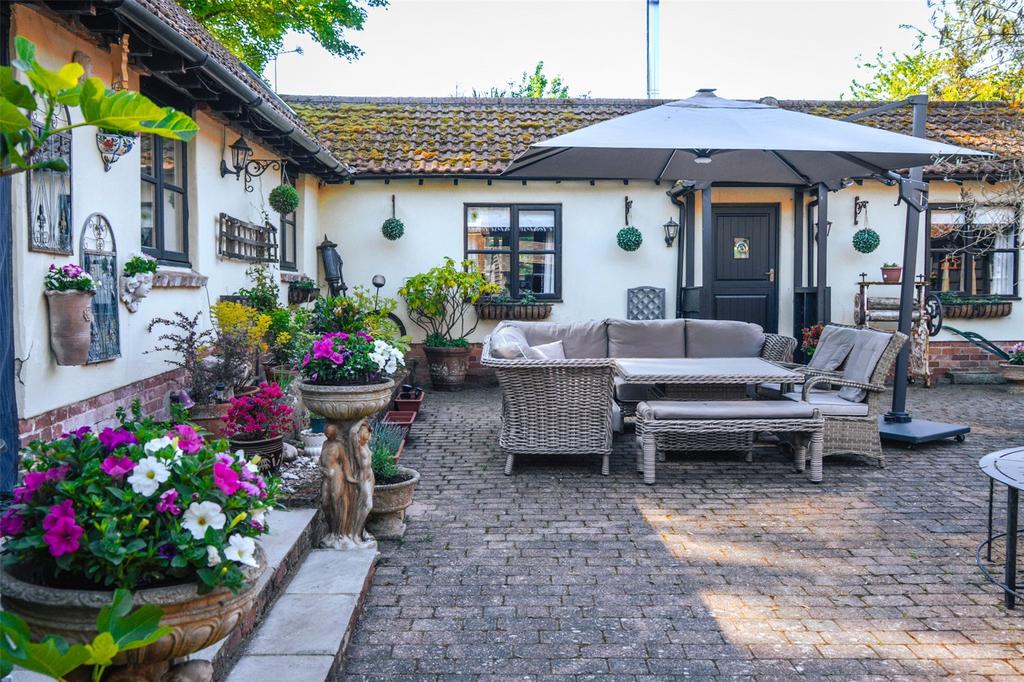 Courtyard Colour