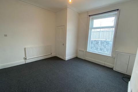 2 bedroom terraced house to rent, Clarence Street, Darwen