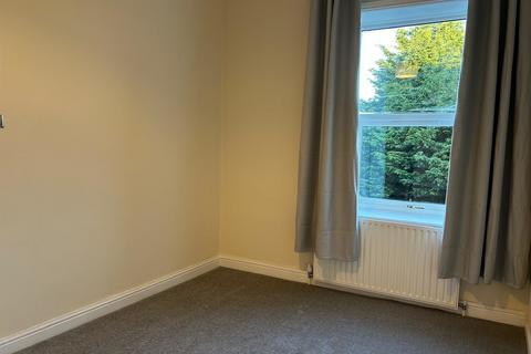 2 bedroom terraced house to rent, Oak Street, Clayton