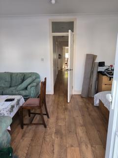 2 bedroom flat to rent, Tomswood Hill, Ilford