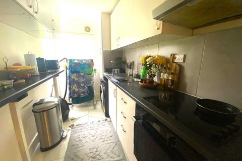 2 bedroom ground floor flat for sale, Byron Way, Northolt