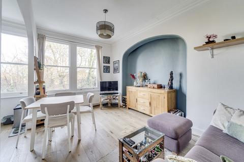 1 bedroom flat for sale, Kings Avenue, London N10