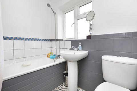 125 Fulwell Park Avenue, Twickenham, TW2 5HG