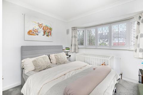 125 Fulwell Park Avenue, Twickenham, TW2 5HG