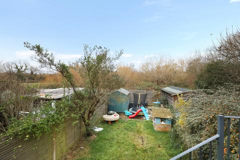 125 Fulwell Park Avenue, Twickenham, TW2 5HG