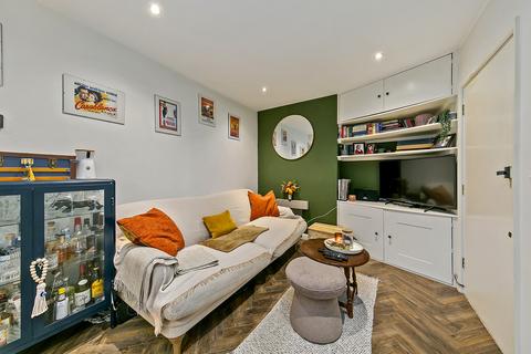 2 bedroom apartment for sale, Uxbridge Road, Hampton Hill