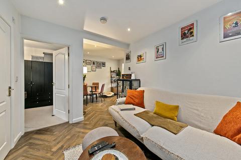 2 bedroom apartment for sale, Uxbridge Road, Hampton Hill