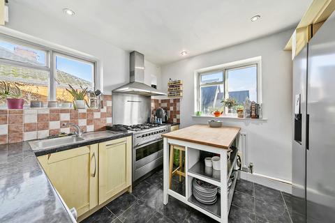3, Priory Court Percy Road, Hampton, TW12 2PF