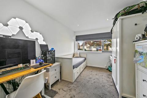 3, Priory Court Percy Road, Hampton, TW12 2PF