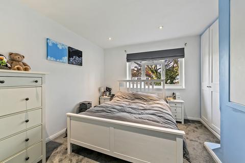 3, Priory Court Percy Road, Hampton, TW12 2PF