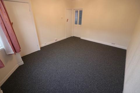 3 bedroom end of terrace house to rent, 18 Farndale Avenue