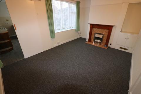 3 bedroom end of terrace house to rent, 18 Farndale Avenue