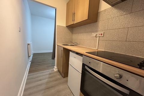 Studio to rent, Mitchell Road, London N13