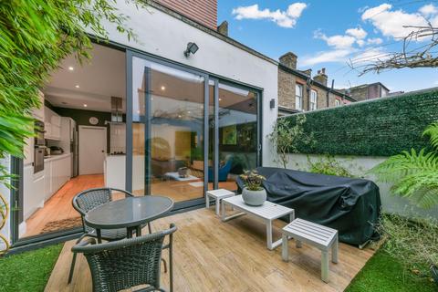 4 bedroom end of terrace house for sale, Loveday Road, London W13