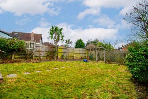 2 bedroom detached bungalow for sale, Woodlands Drive, Godstone