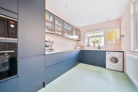 38 Dawson Road, Kingston Upon Thames, KT1 3AT
