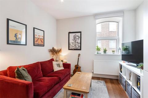 1 bedroom apartment to rent, London E8