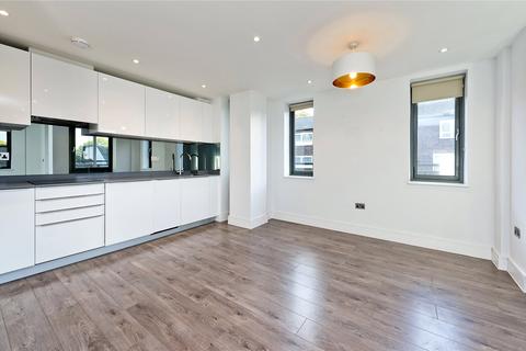 3 bedroom apartment to rent, London W4