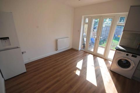 4 bedroom terraced house to rent, WOODSIDE CLOSE, WEMBLEY, MIDDLESEX, HA0 1UJ