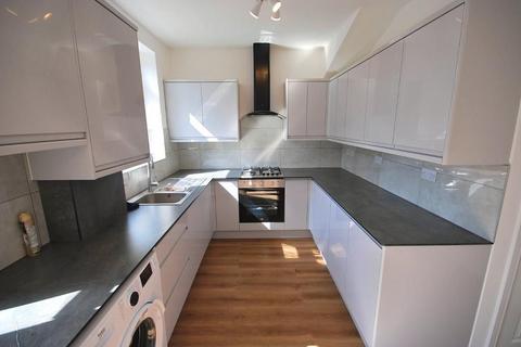 4 bedroom terraced house to rent, WOODSIDE CLOSE, WEMBLEY, HA0 1UJ