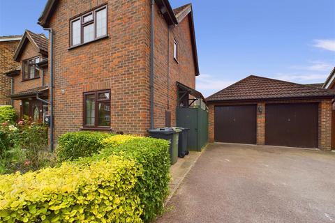 4 bedroom detached house to rent, Purleigh Close, Basildon