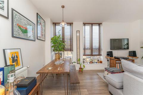 2 bedroom flat for sale, Nellie Cressall Way, London