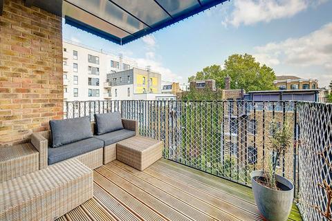 3 bedroom flat for sale, Centric Close, London NW1