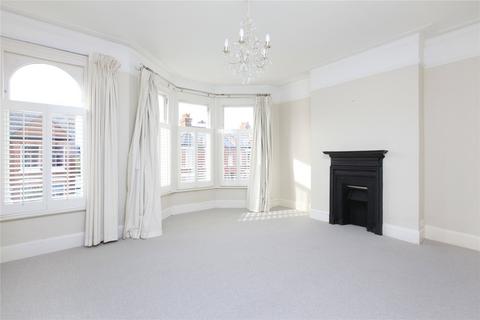 4 bedroom terraced house to rent, Haverhill Road, London SW12