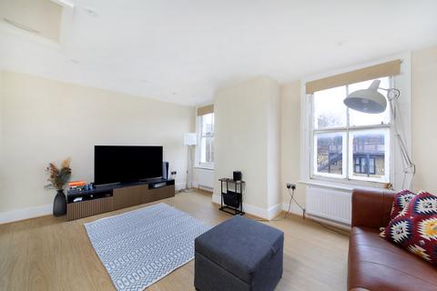 2 bedroom flat to rent, The Pavement, London SW4