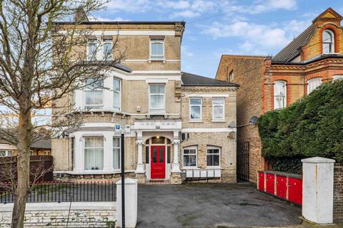 3 bedroom detached house to rent, Ouseley Road, London SW12