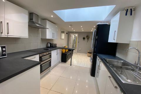 6 bedroom house share to rent, Birmingham B29