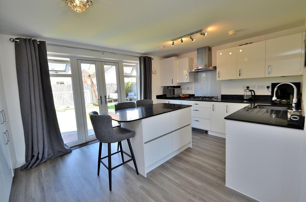 Kitchen/ Breakfast Room