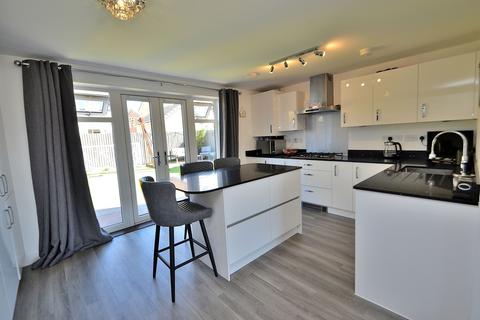 4 bedroom townhouse for sale, Chevry Close, Milton Keynes MK17