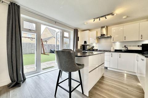 4 bedroom townhouse for sale, Chevry Close, Milton Keynes MK17