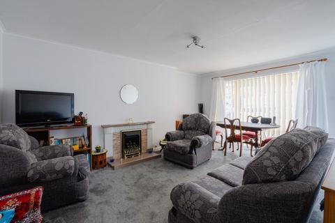 25 Meadow Gardens, Crediton, EX17 1EJ