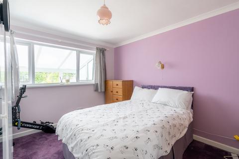 25 Meadow Gardens, Crediton, EX17 1EJ