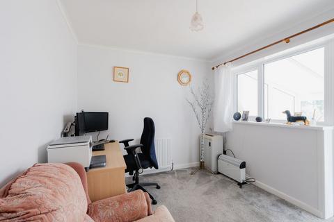 25 Meadow Gardens, Crediton, EX17 1EJ
