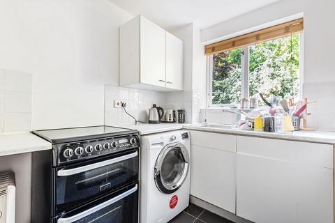 2 bedroom flat to rent, John Maurice Close, London, SE17