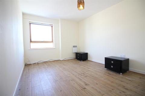 2 bedroom flat to rent, Cam Road, London