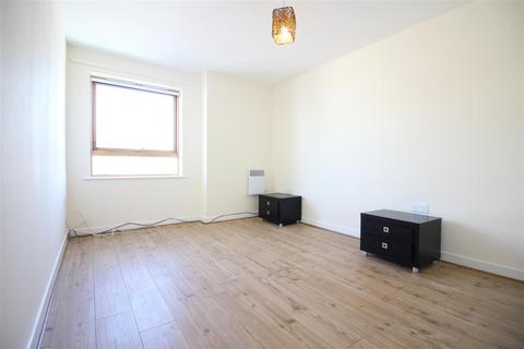 2 bedroom flat to rent, Cam Road, London