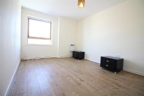 2 bedroom flat to rent, Cam Road, London