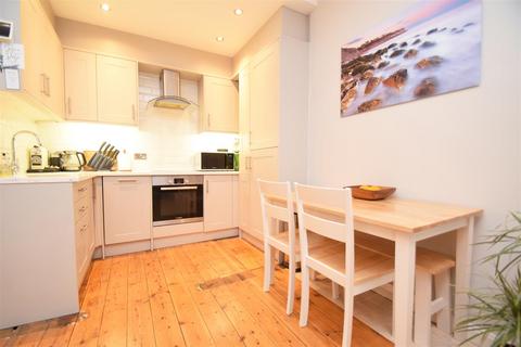 2 bedroom apartment for sale, The Avenue, St Margarets Village